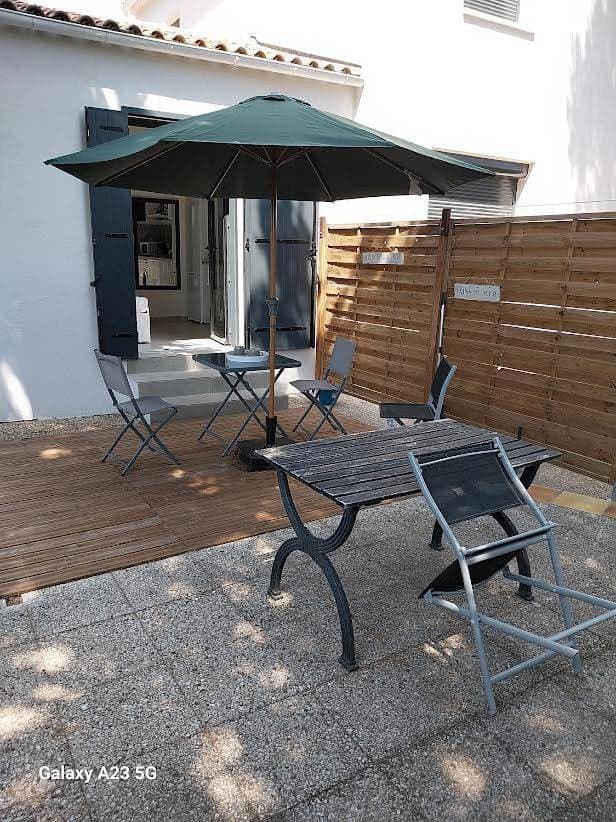 Studio avec terrasse indépendant en villa 1