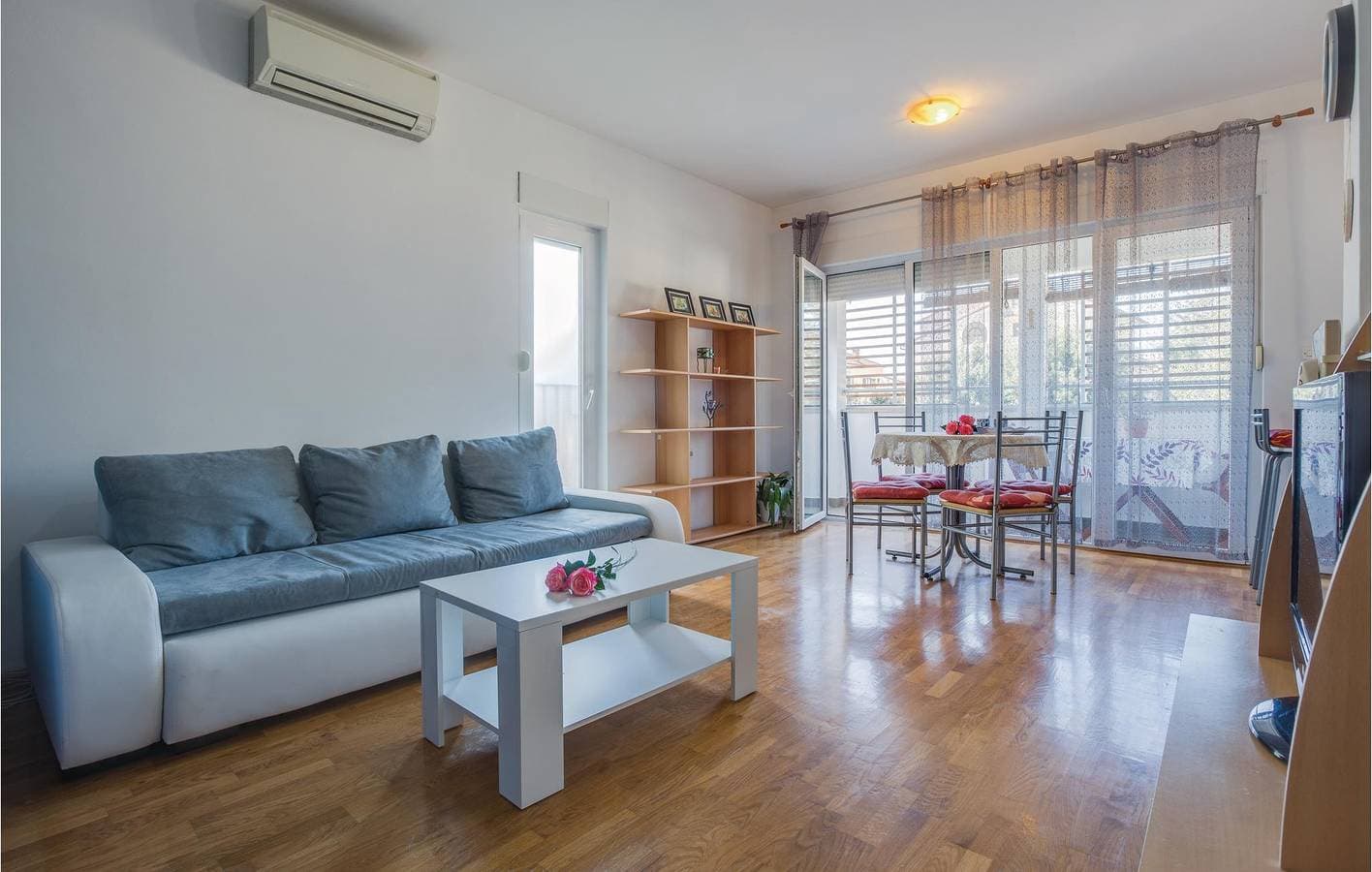 Foto 2 von 23: Gemütlich, 1,5 km zum Strand: Apartment mit WLAN, Klimaanlage und Terrasse