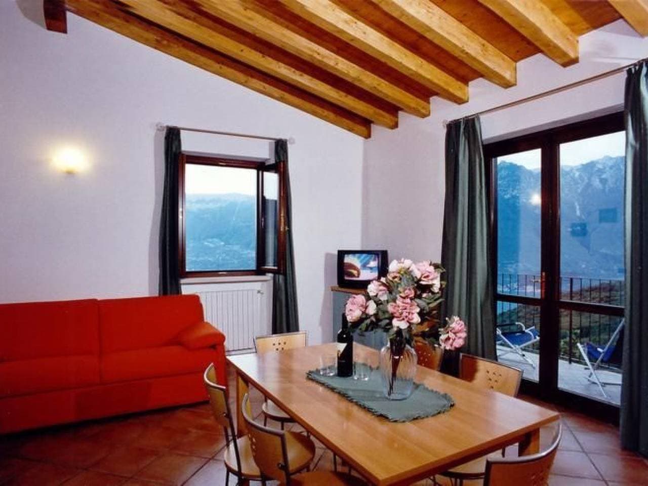Foto 10 von 21: 'Zwei-Zimmer-Balkon