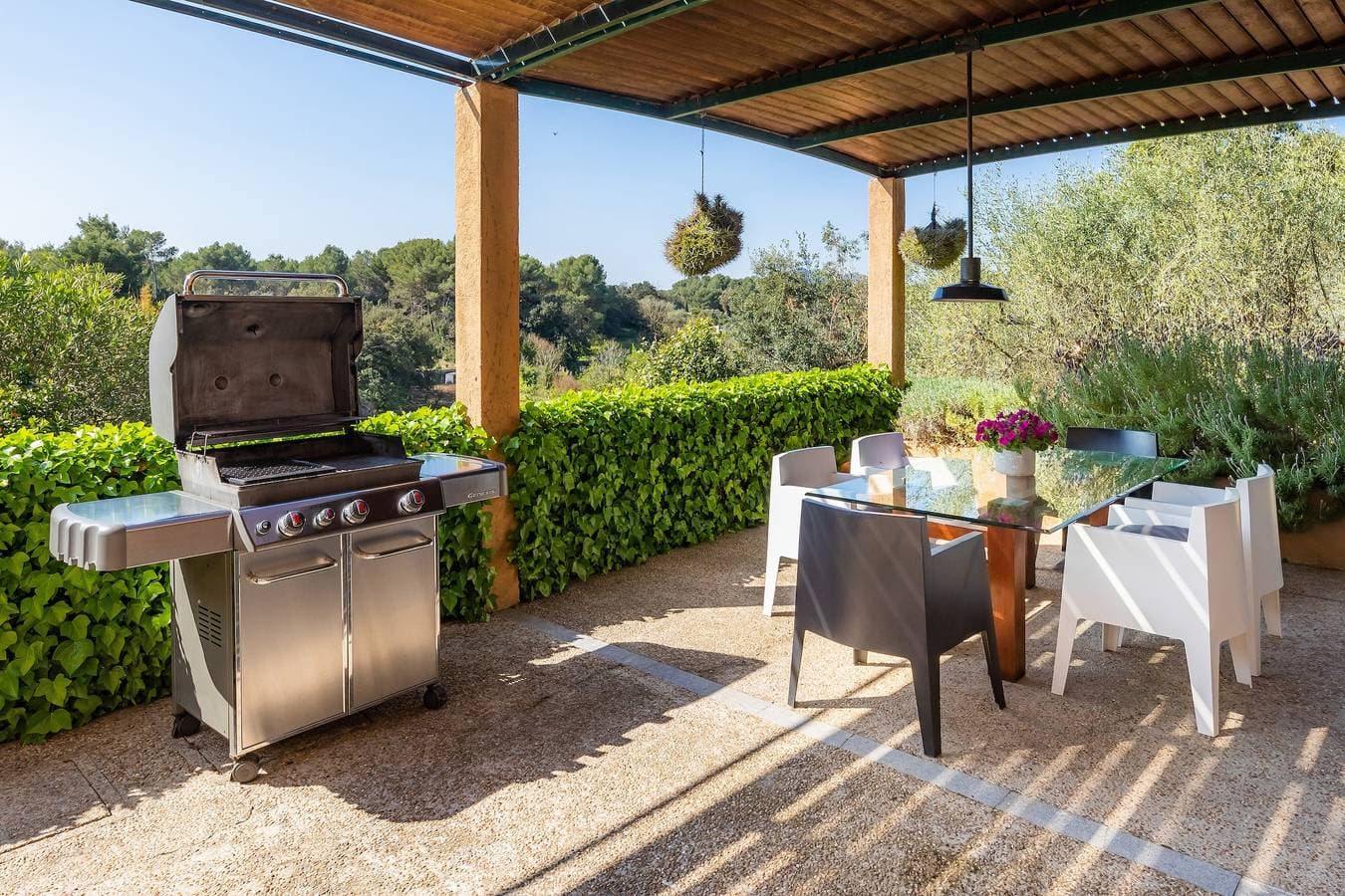 Foto 11 von 47: Charmantes Landhaus mit großem Garten mit Bergblick, Pool, WLAN und Terrassen