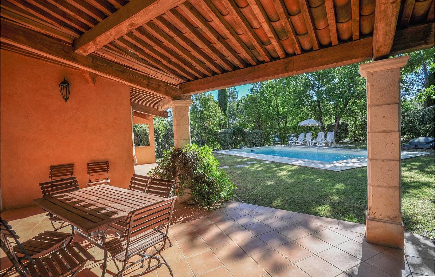 Foto 3 von 25: Poolside Getaway: 120qm mit AC, Parkplatz & WiFi
