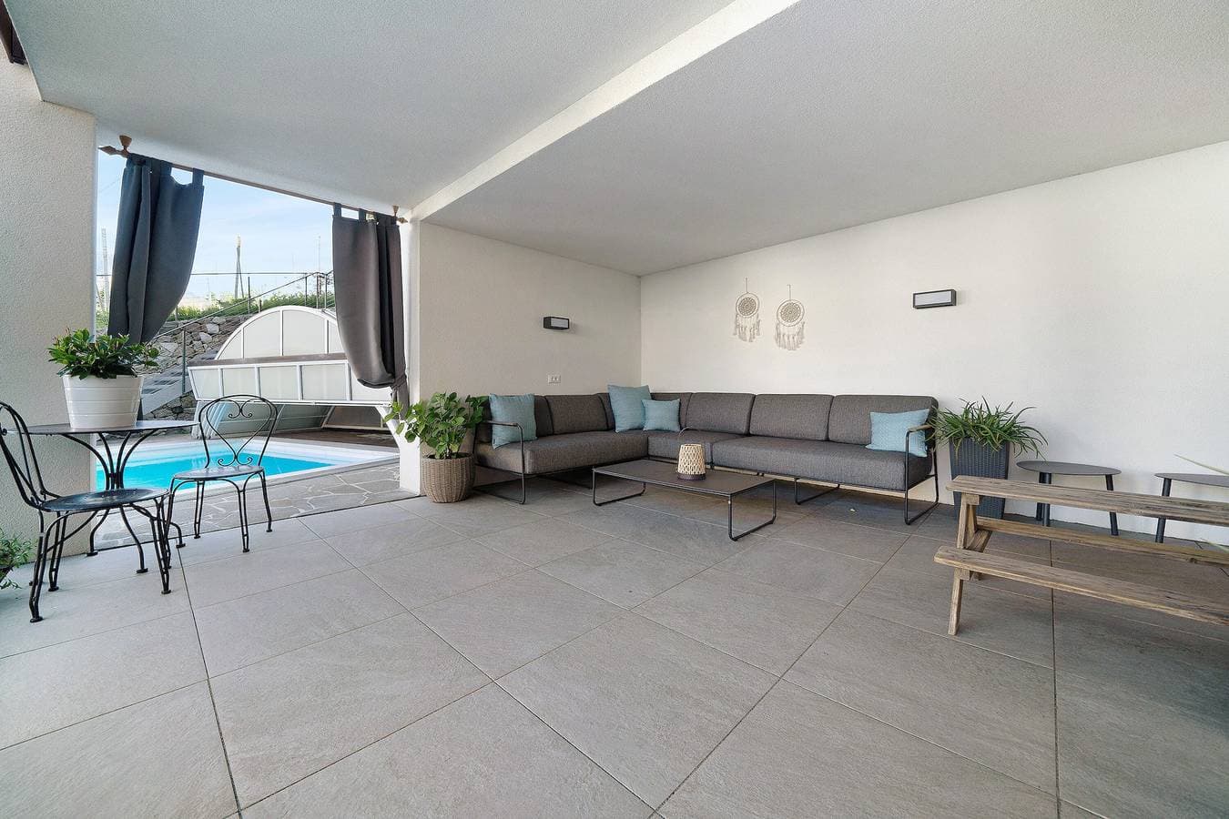 Foto 6 von 17: Ferienwohnung 'Nelkenstein Sommer' mit Bergblick, Gemeinschaftspool und WLAN