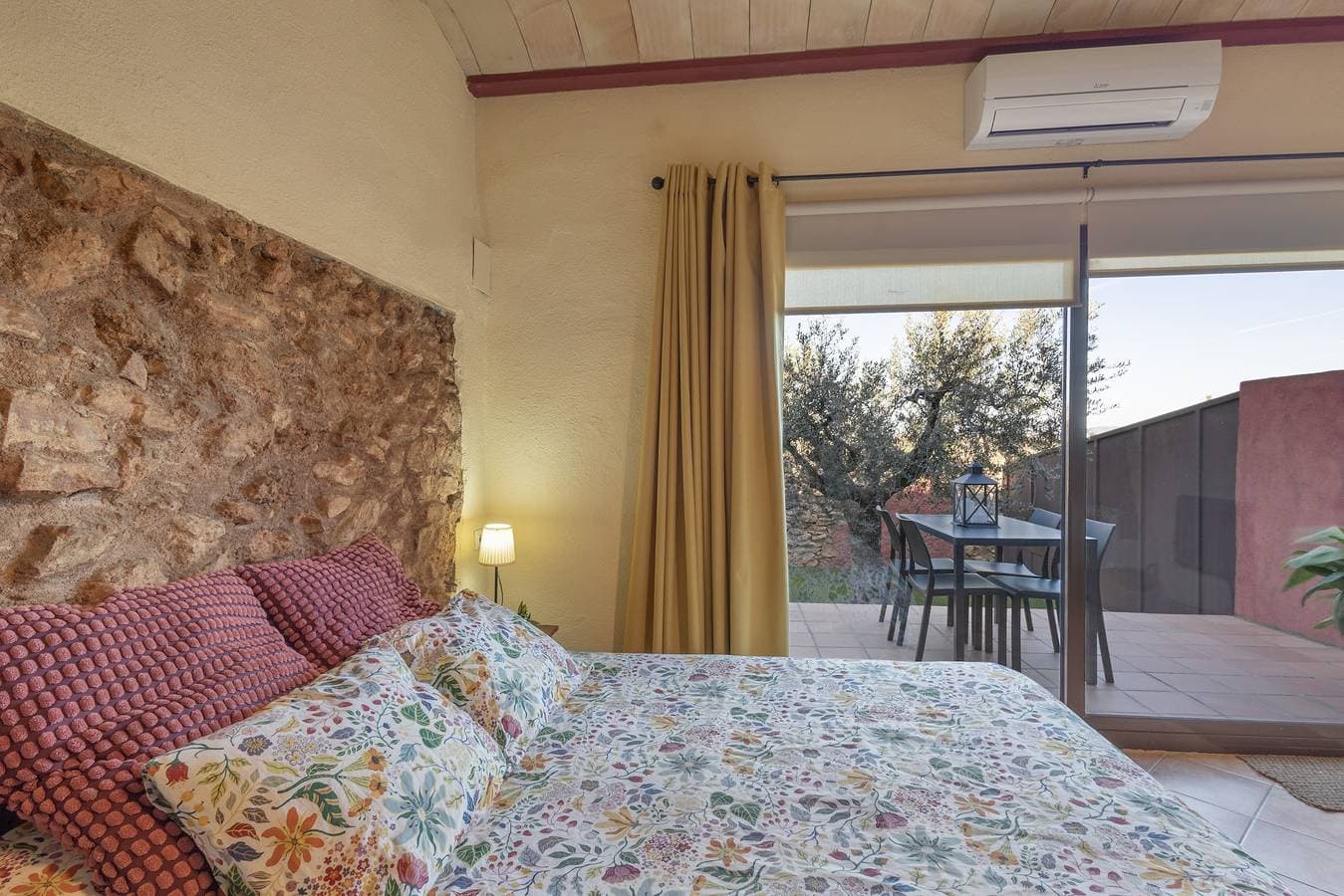 Foto 9 von 28: Ferienhaus 'Loft Rural Orenetes Ideal für Paare' mit Bergblick, WLAN und Klimaanlage