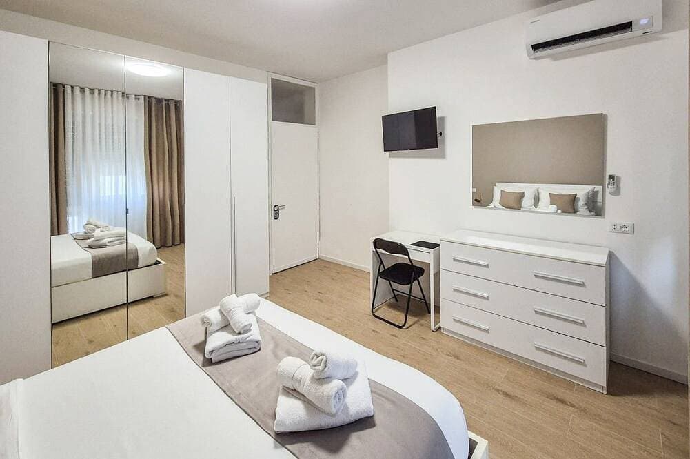 Foto 2 von 17: Mattia Guesthouse - Room 1, just a stone's throw from Villa Berica