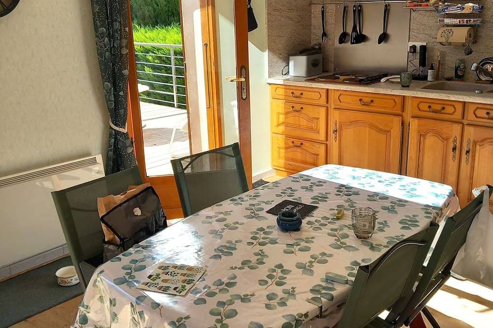 Foto 8 von 14: Spacious apartment with magnificent view and terrace, on the 1st floor of a villa.