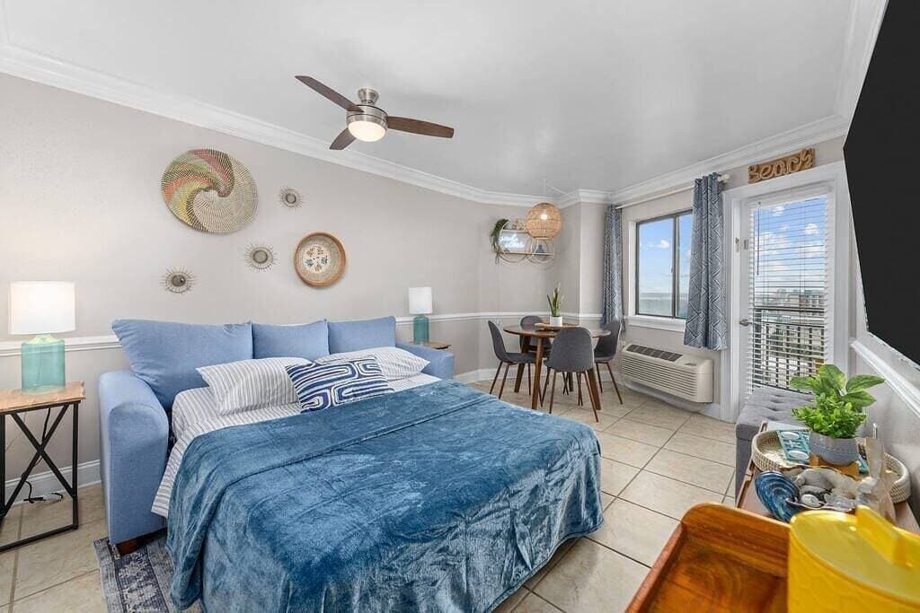 Foto 12 von 46: Renovated Condo with Gorgeous Ocean Views