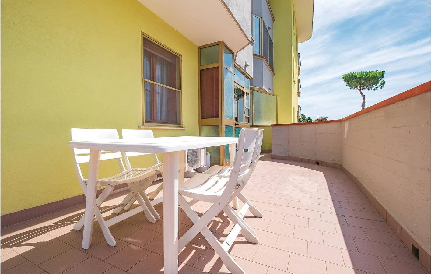 Foto 6 von 18: Ferienwohnung für 6 Personen mit Terrasse