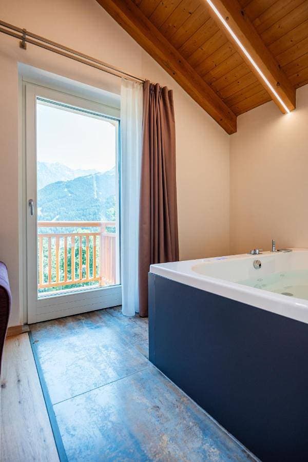 Foto 5 von 9: Double Room with Balcony