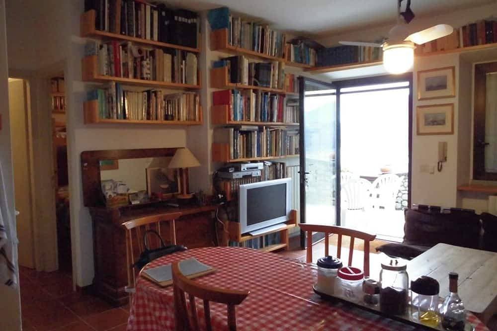 Foto 9 von 30: Zwei-Zimmer-Wohnung in Residenz mit Pool und Panoramablick auf den See in Sale Marasino