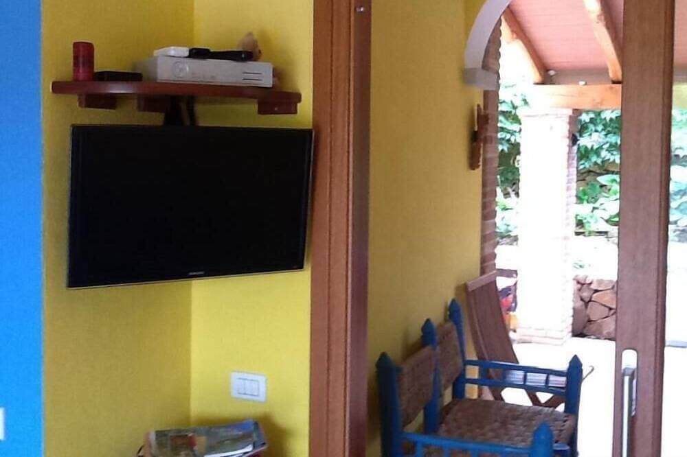 Foto 12 von 20: Comfortable apartment with large veranda overlooking the pool. <br>
