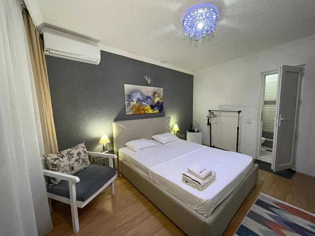 Foto 7 von 14: King Room with Balcony