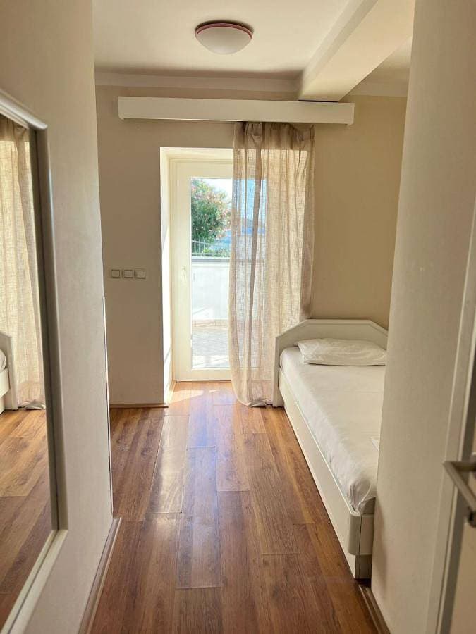 Foto 3 von 5: Deluxe Triple Room with Sea View