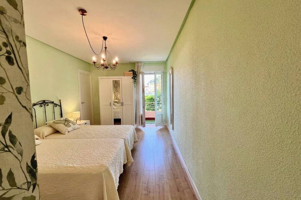 Foto 7 von 30: Private villa with garden & BBQ near beaches.