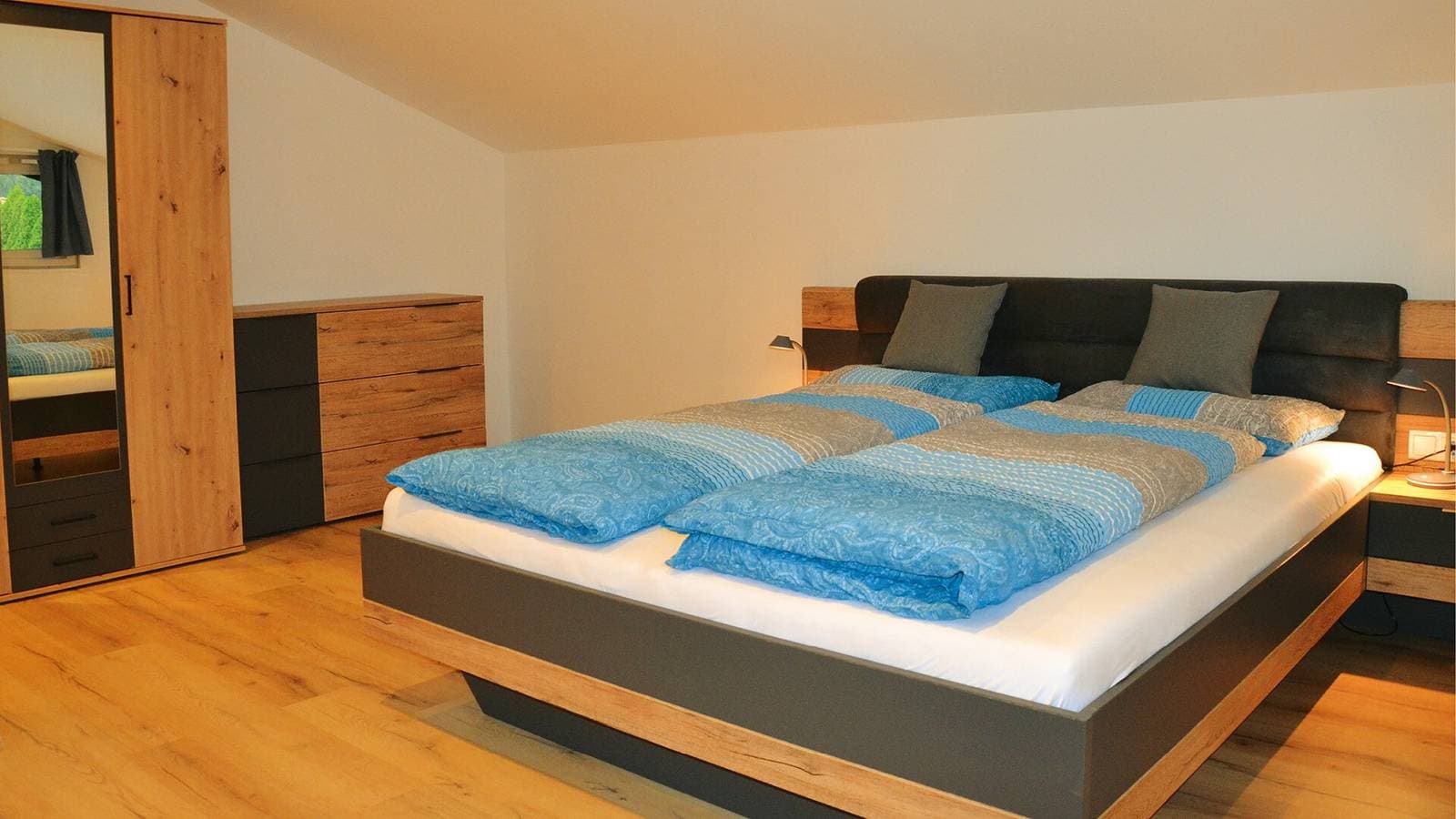 Foto 7 von 27: Ferienwohnung 'Residenz Sonnegg 5' mit Bergblick, Gemeinschaftspool und WLAN