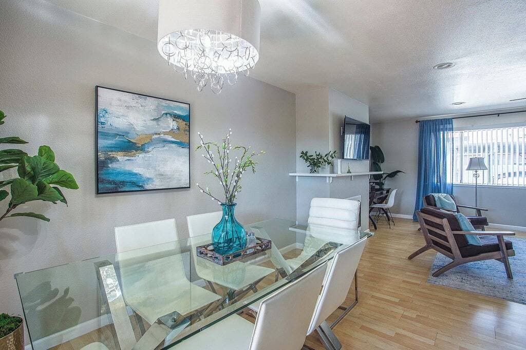 Foto 10 von 44: Lovely 2-Bedroom Rental Unit With Indoor Fireplace