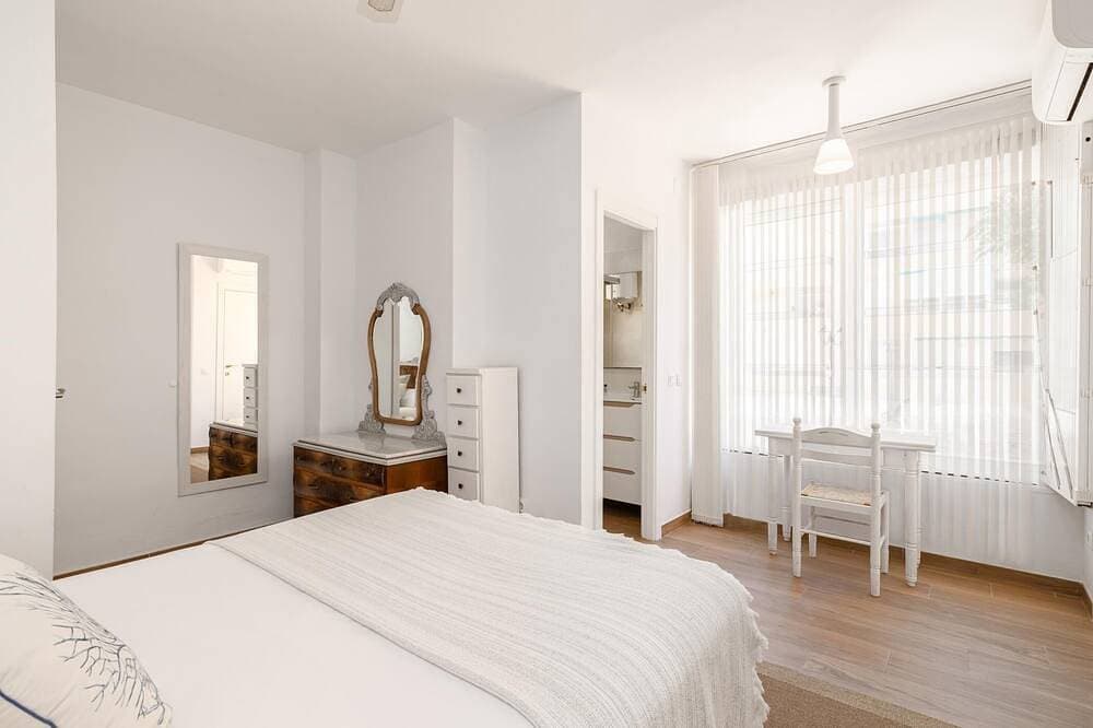 Foto 2 von 17: H2Malaga Pedregalejo Terrace 150 mts from beach