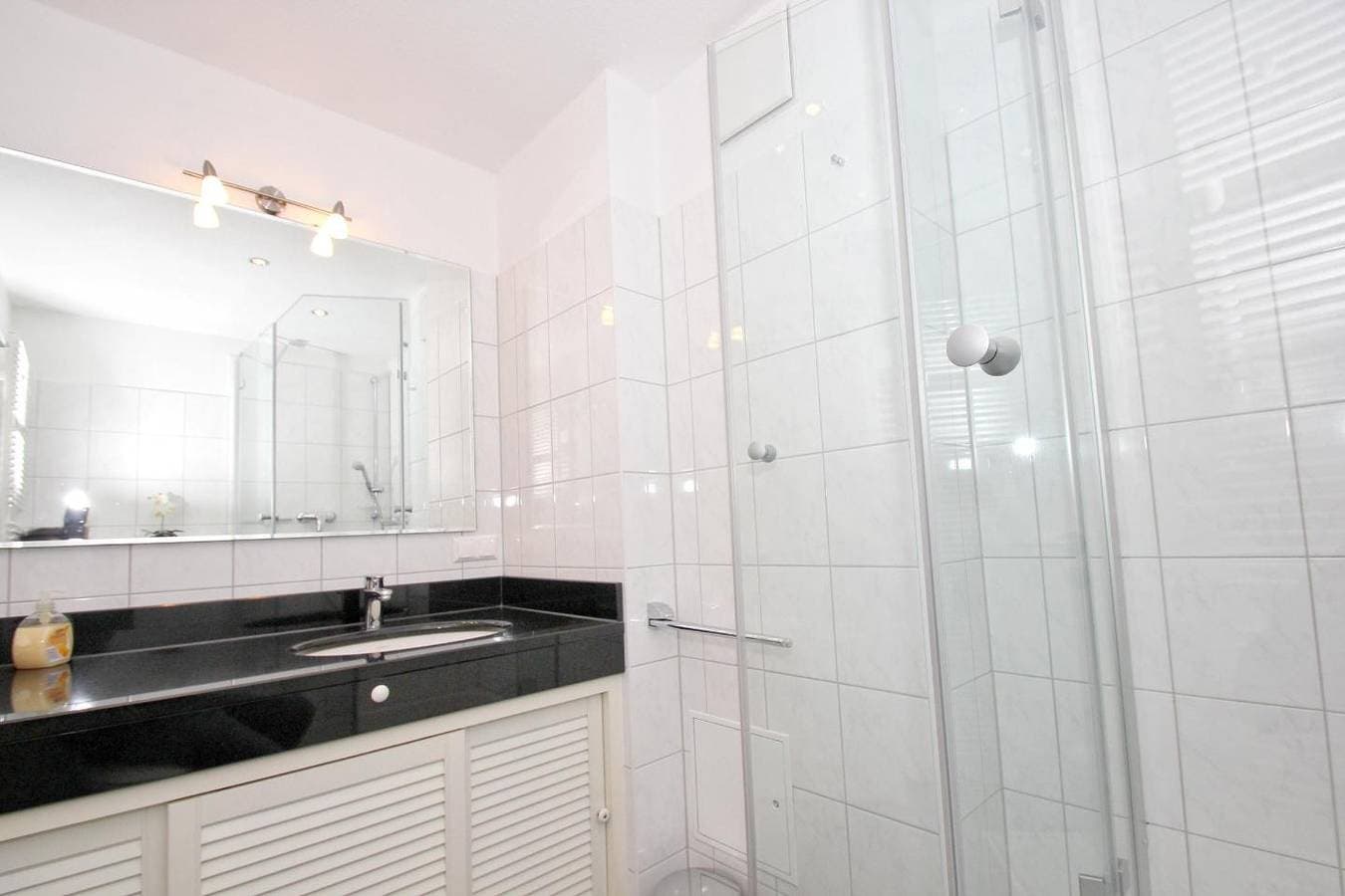 Foto 11 von 21: Hafennahe Ferienwohnung mit Balkon und Meerblick - Hafenhäuser Wiek 14