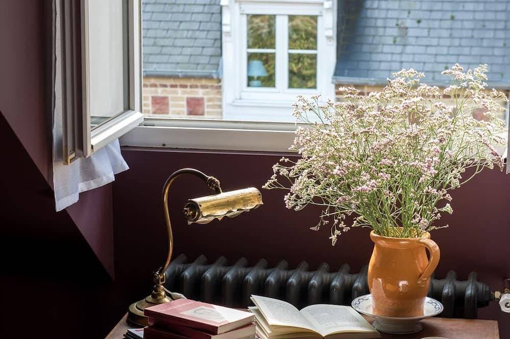Foto 8 von 8: Séraphine -Apartment-Romantik-Ensuite mit Dusche-Stadtblick