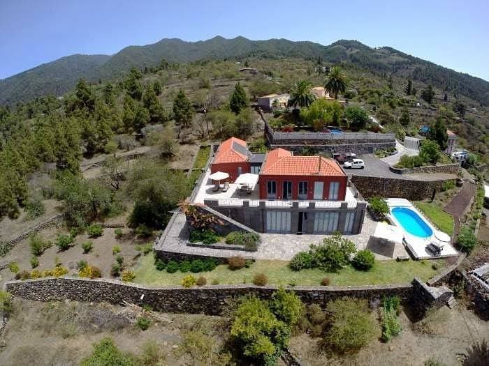 Luxus-Villa in ruhiger Lage 1