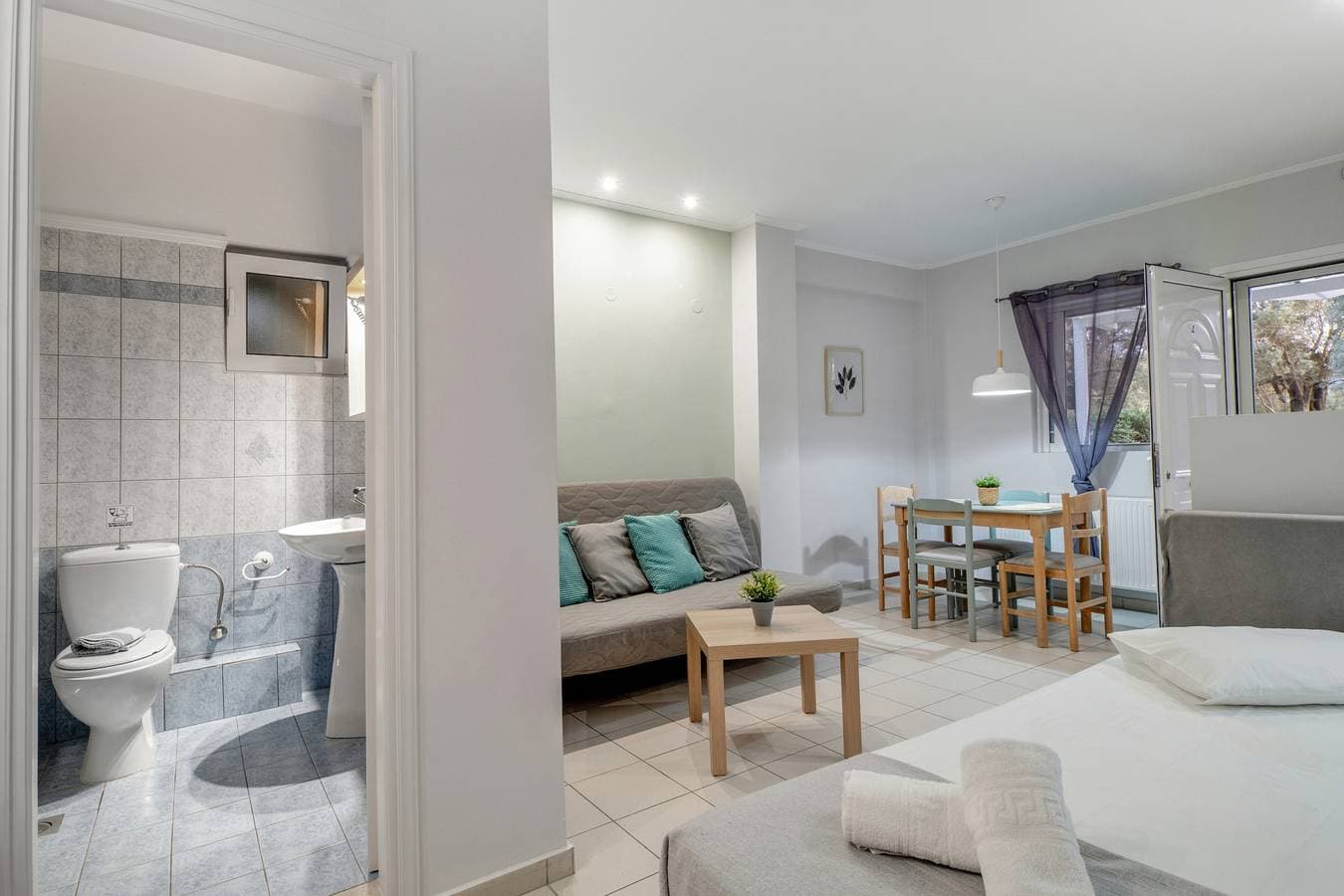 Foto 8 von 20: Einzimmerapartment 'Elaia 4' mit Bergblick, WLAN und Klimaanlage