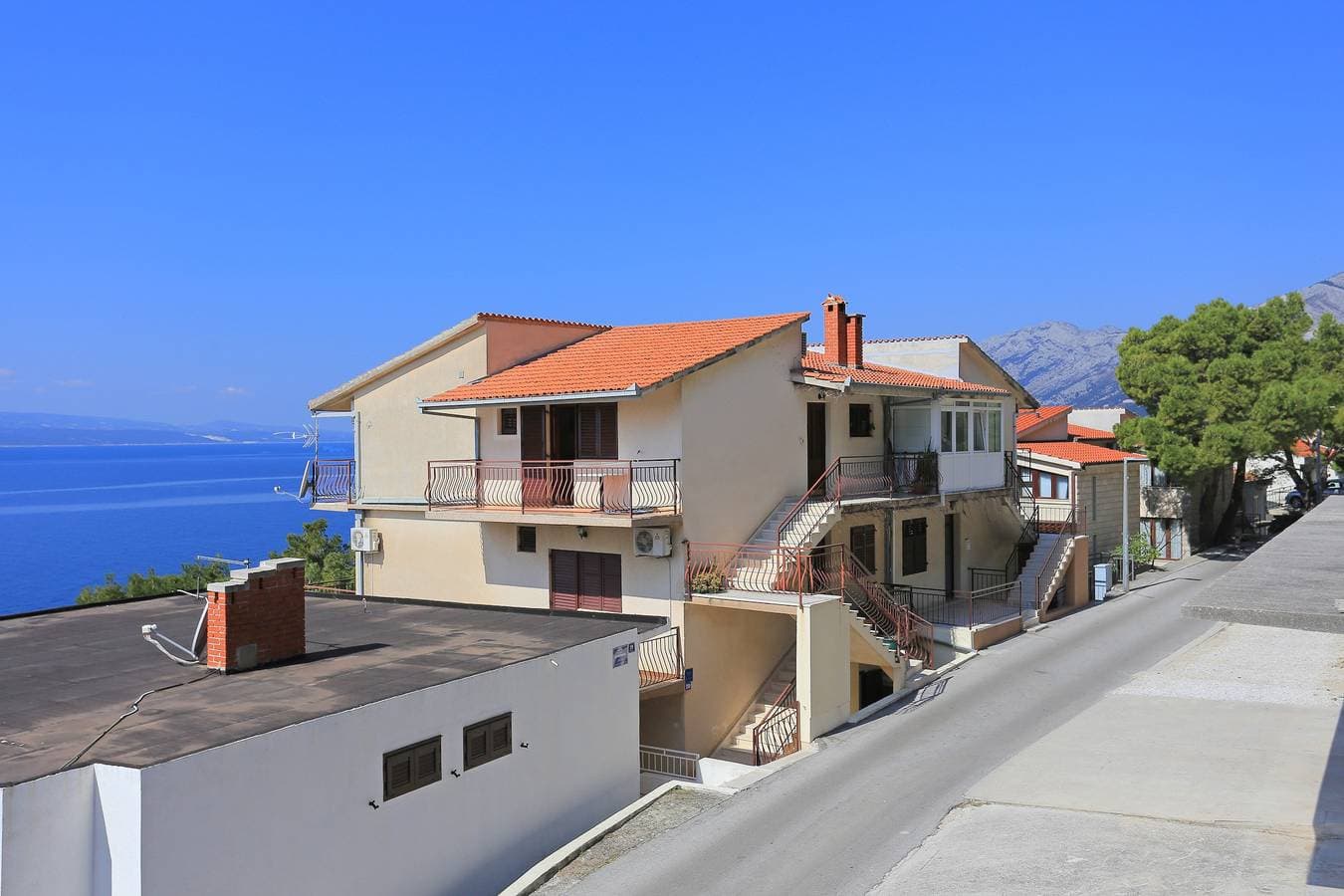 Foto 3 von 26: Studio Appartement mit Balkon und Meerblick Brela, Makarska -b