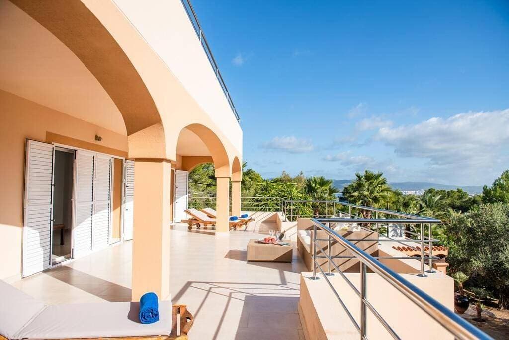 Foto 12 von 50: Villa für 8 Personen mit Garten