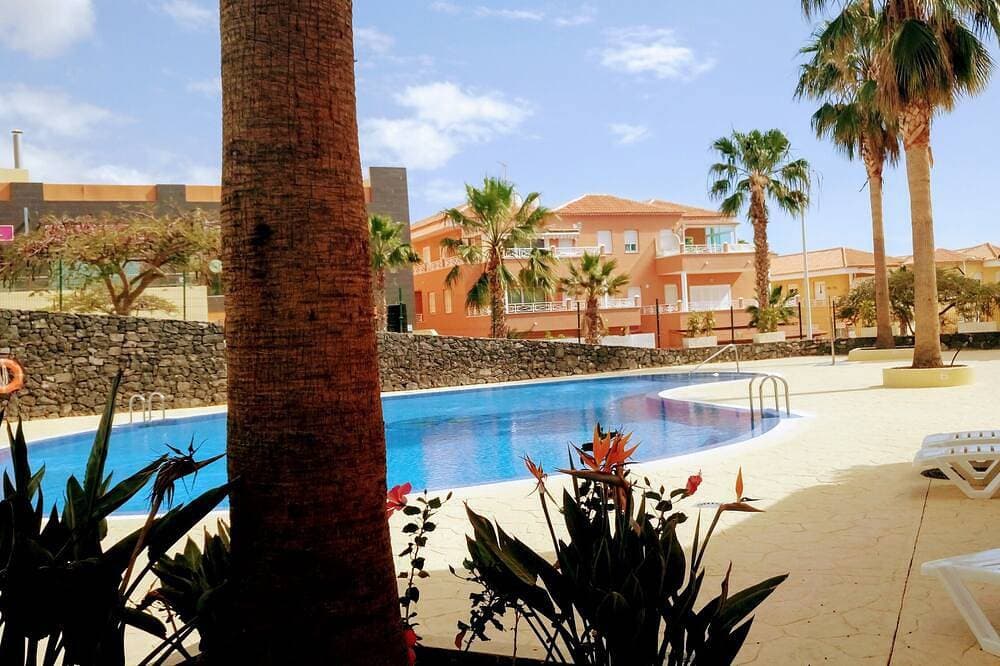 Spacious Apartment With WIFI—large terrace and flower-filled garden, sea and mountain views 1