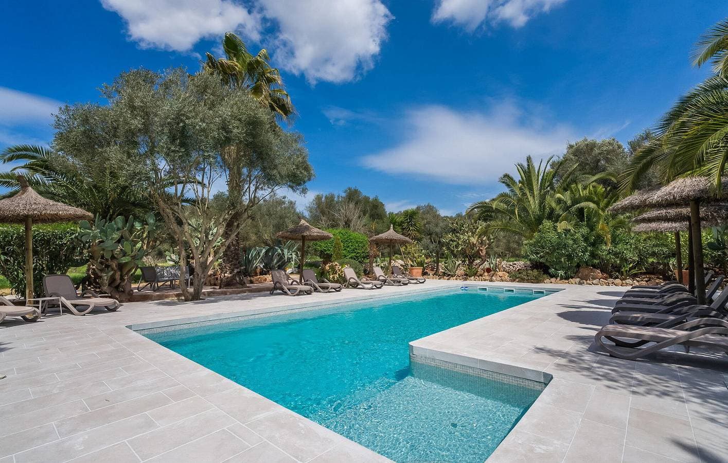 Foto 12 von 42: Jornets Terrassenrückzug mit Pool und Grill