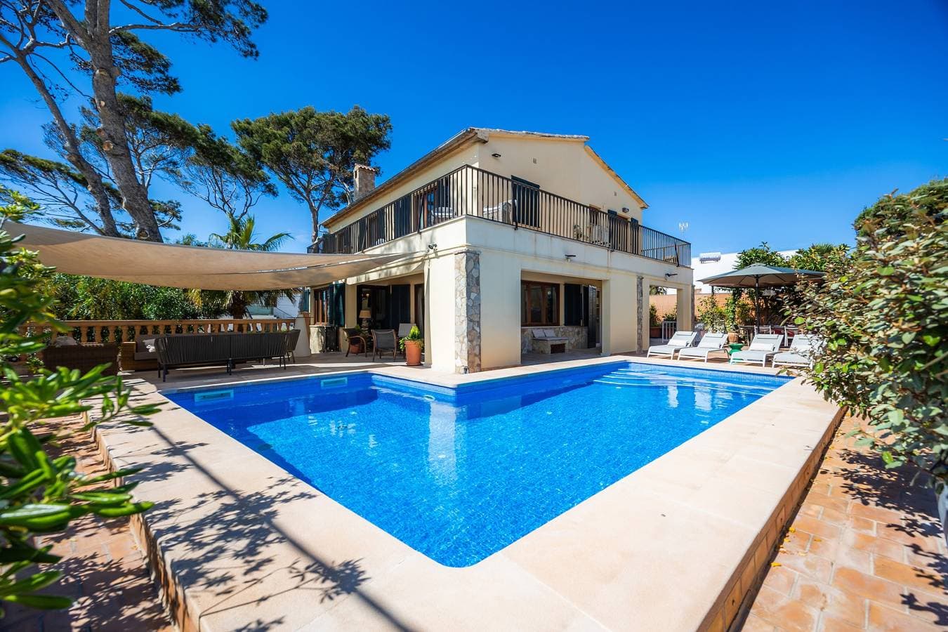 Foto 5 von 44: Großzügige Villa am Meer mit privatem Salzwasserpool