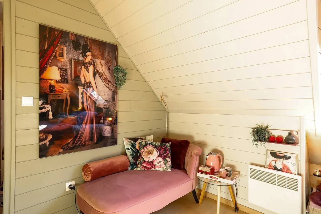 Foto 8 von 18: Gästezimmer „Chambre Belle Époque“ mit gemeinsamer Terrasse, Garten und WLAN