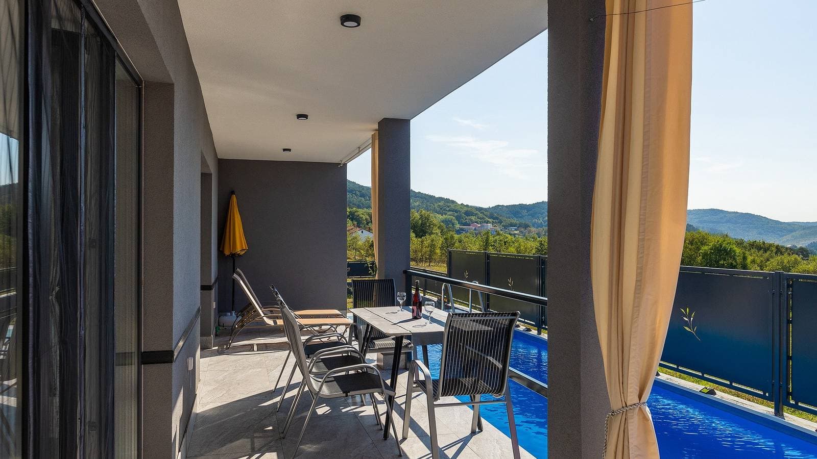 Foto 3 von 27: Villa Rhapsody by Villas Guide