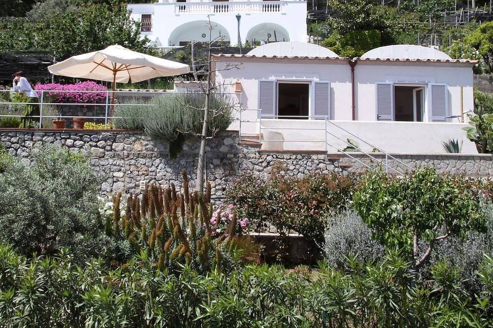 Eine atemberaubende Villa an der Amalfiküste mit Meerblick und großen privaten Gärten 1