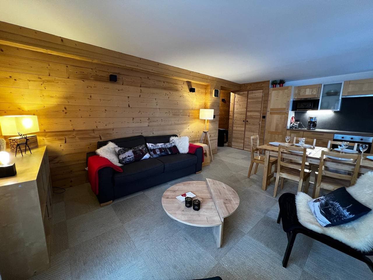 Gemütliche 8-Personen-Wohnung, renoviert, Südbalkon, Pistenlage, Privatparkplatz, Baby-Ausstattung 1