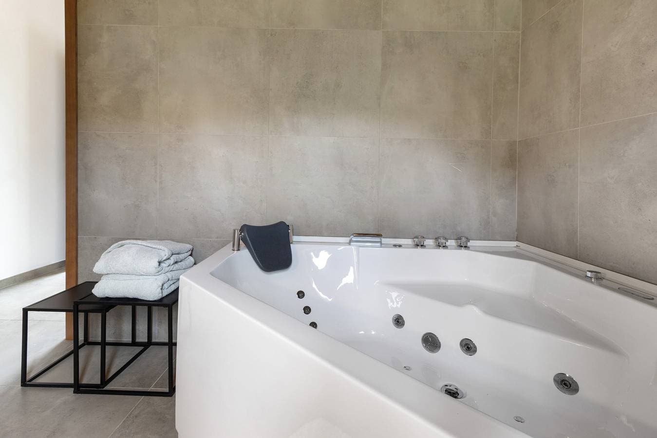 Foto 11 von 48: Landhaus Carvoeiras 'Casa T1' mit Seeblick, Wi-Fi und Klimaanlage