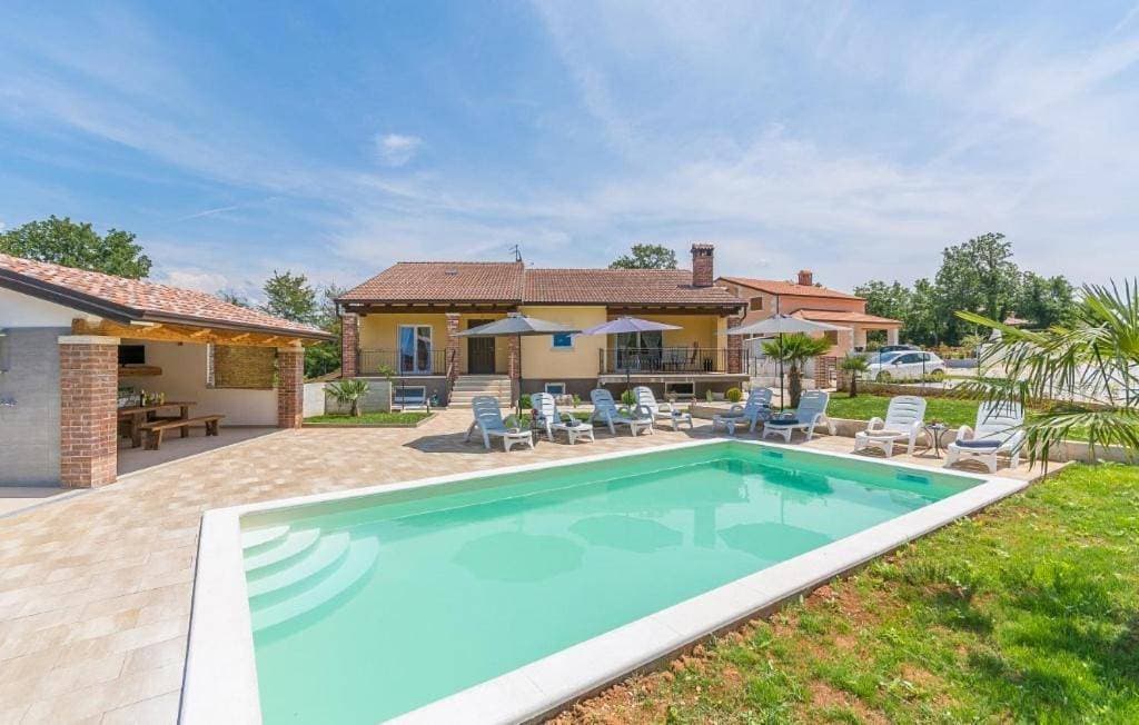 Foto 5 von 36: Villa with Private Pool