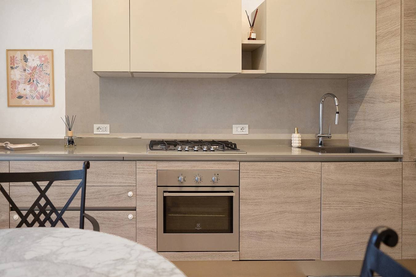 Foto 6 von 28: Suite Verona – WLAN & Klimaanlage, Helle Suite mit Ausblick