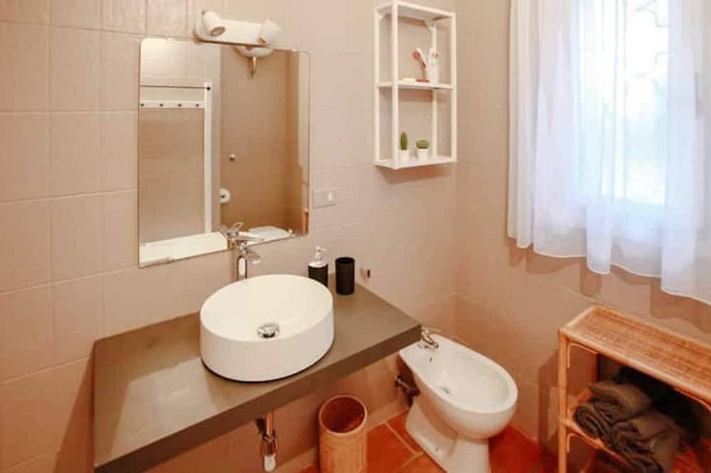 Foto 9 von 30: House of Gio. Near Chia under the Santa Margherita pine forest 100 m from the sea.