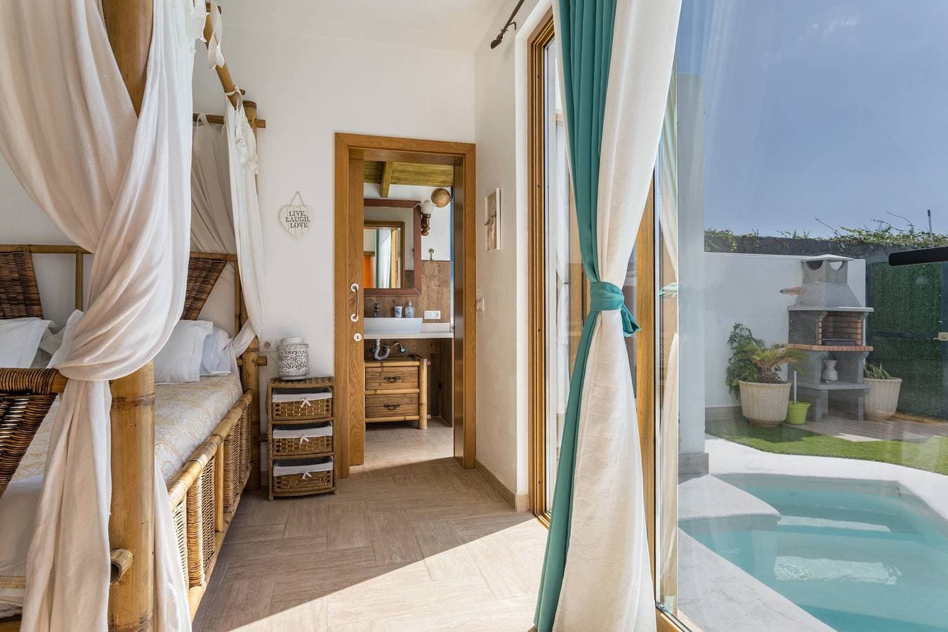 Foto 13 von 23: Hübsches Ferienhaus "Villa Bali" mit Pool, schnellem WLAN, Terrasse & Garten
