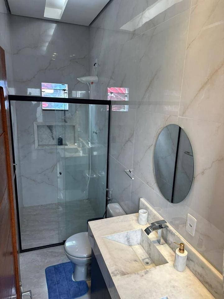 Foto 6 von 9: Family Room with Shared Bathroom