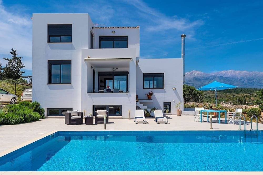 Villa mit Pool für bis zu 8 Personen. Meerblick. 1