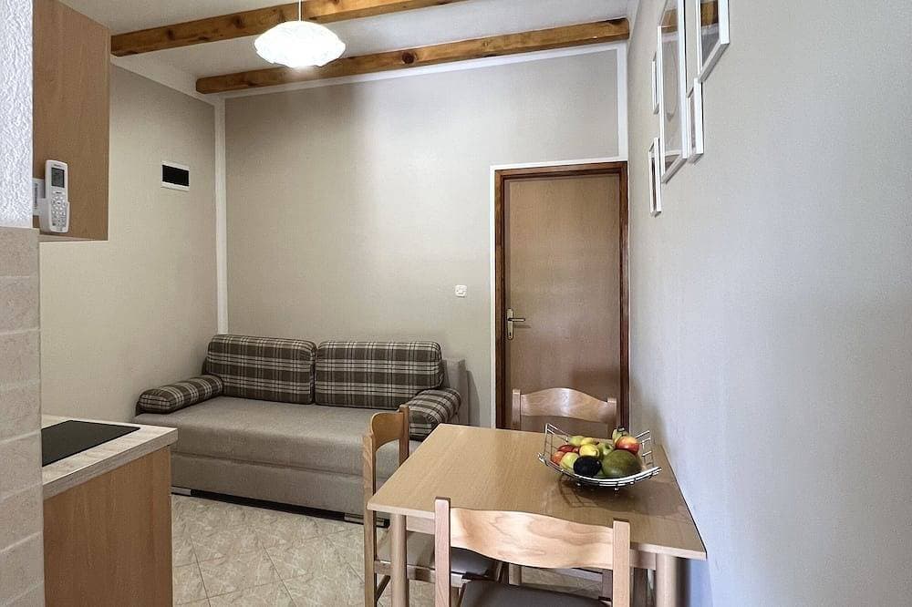 Foto 4 von 12: 1-Zimmer-Ferienwohnung mit Terrasse Starigrad, Paklenica
