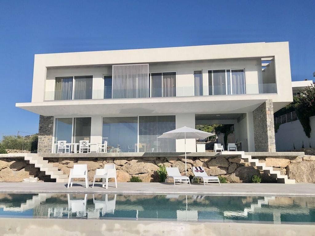 Kuro Beach House 1