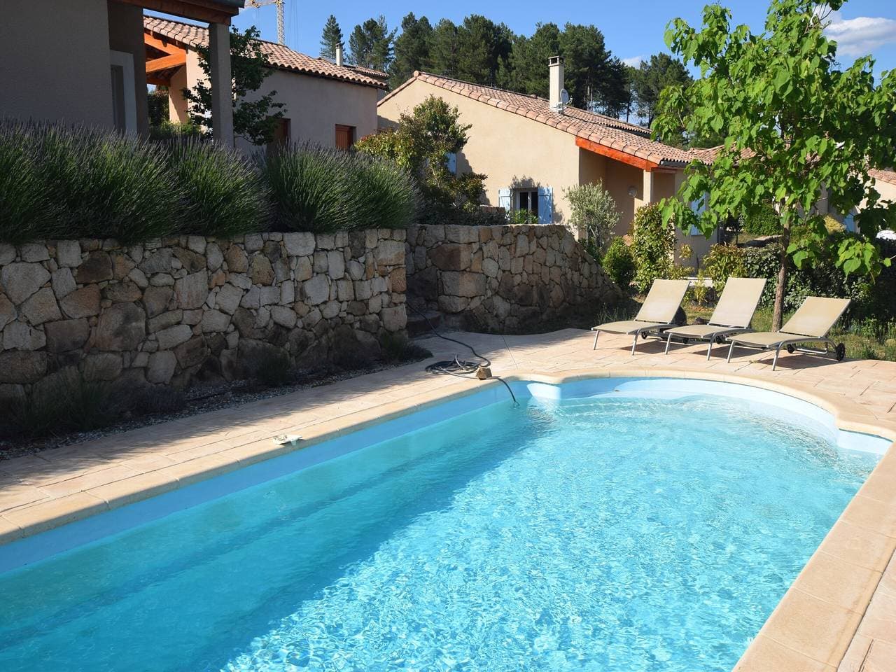 Foto 8 von 70: Villa in Joyeuse mit Pool & Geschichte