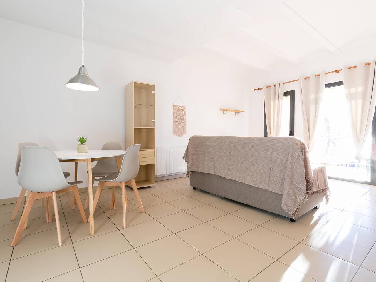 Foto 3 von 20: Helles 1-Zimmer-Apartment direkt am Strand in Roses