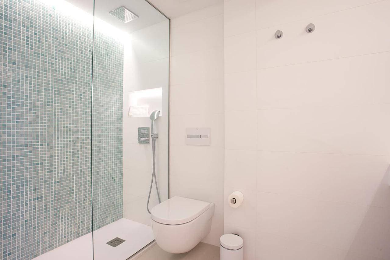 Foto 7 von 9: Double or Twin Room with Side Sea View