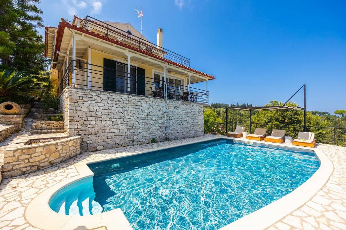 Foto 7 von 50: Villa für 10 Personen mit Terrasse