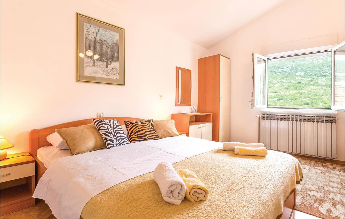 Foto 13 von 20: Charmante 120 m² große Wohnung mit Pool, Terrasse und WLAN