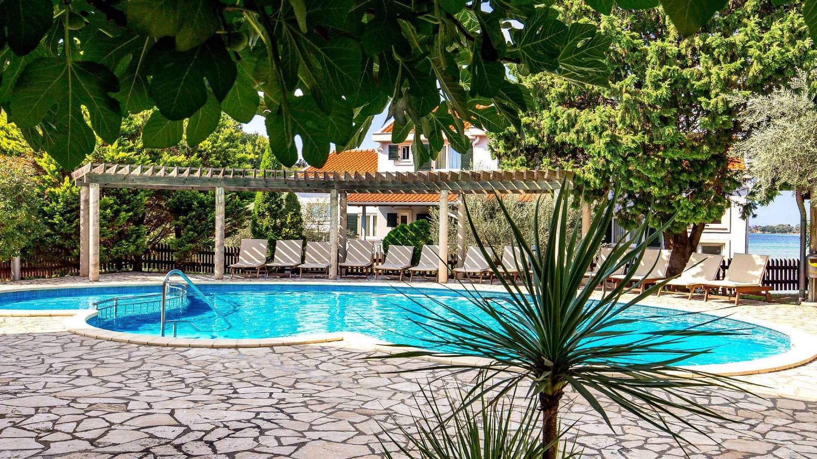 Foto 12 von 38: Ferienwohnung mit Pool