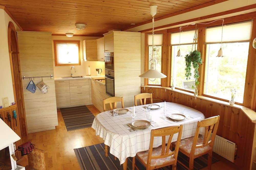 Foto 12 von 22: Ferienhaus Tived - direkt am See, Sauna, Boot, Badezuber