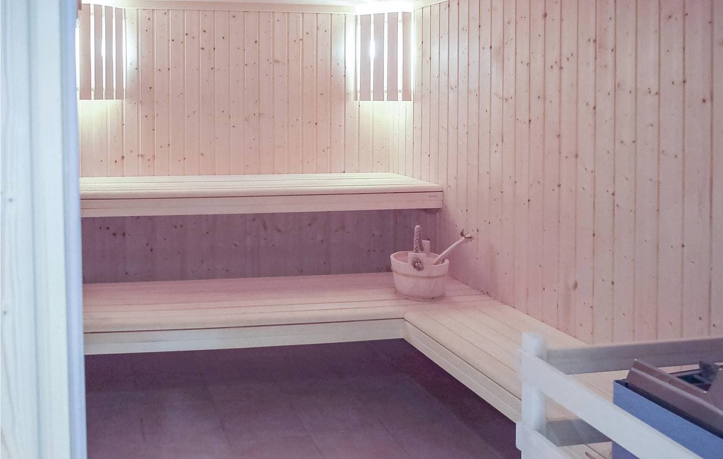 Foto 13 von 16: Terrassenwohnung mit Pool, Parkplatz & WiFi
